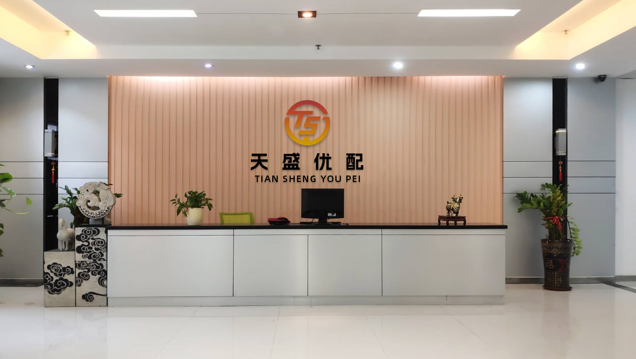 联丰优配 女子误入“夺命区域”后被卷进车底，躺在泥水中......