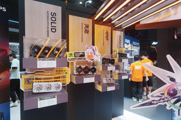 亿海智投 BW 2025：索泰展台尽情开玩，打造沉浸式科技电竞宇宙